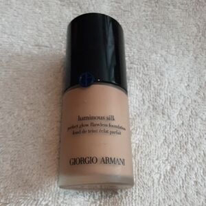 Giorgio Armani Luminous Silk Foundation - Perfect Glow Flawless Foundation
